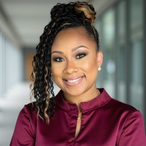 Photo of Stephanie Lowe